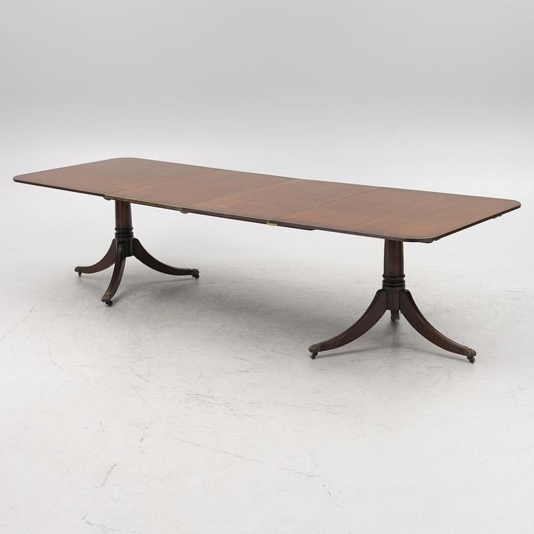 Dining Table, England, second half of the 20th Century.