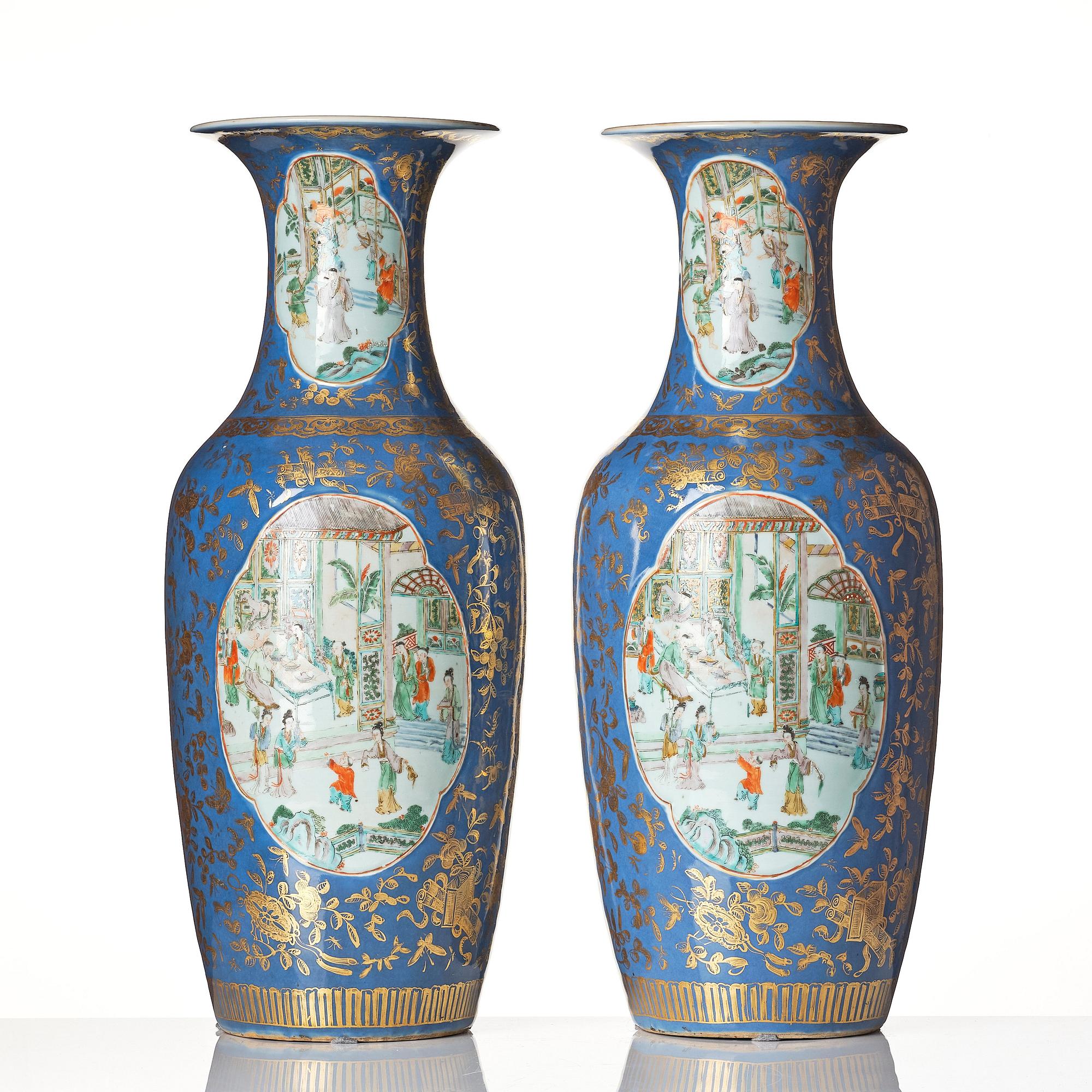 Praktvaser, ett par, porslin. Sen Qing dynasti, 1800-tal.