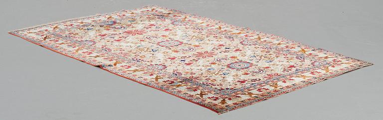 MATTO, an antique silk Feraghan/Kashan probably, ca 215,5 x 144,5 cm.