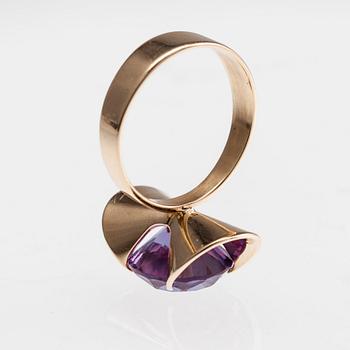 SORMUS, 14K kultaa ja fasettihiottu ametisti, Elis Kauppi Kupittaan Kulta 1972. Paino 4,1 g.