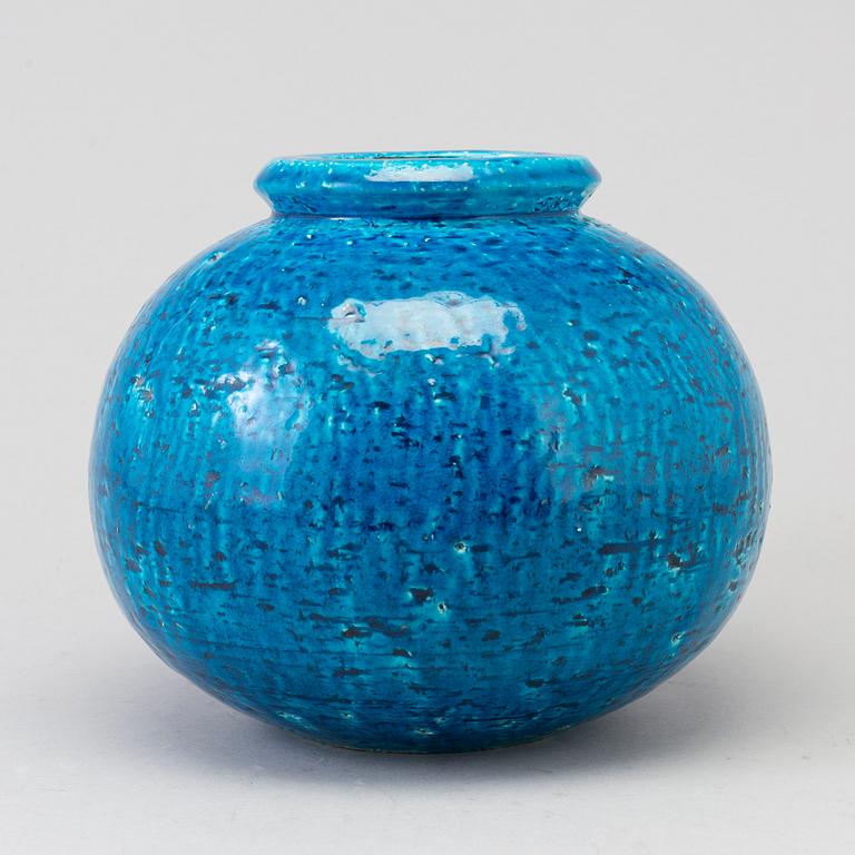 A Gunnar Nylund stoneware vase from Rörstrand, 1960s.