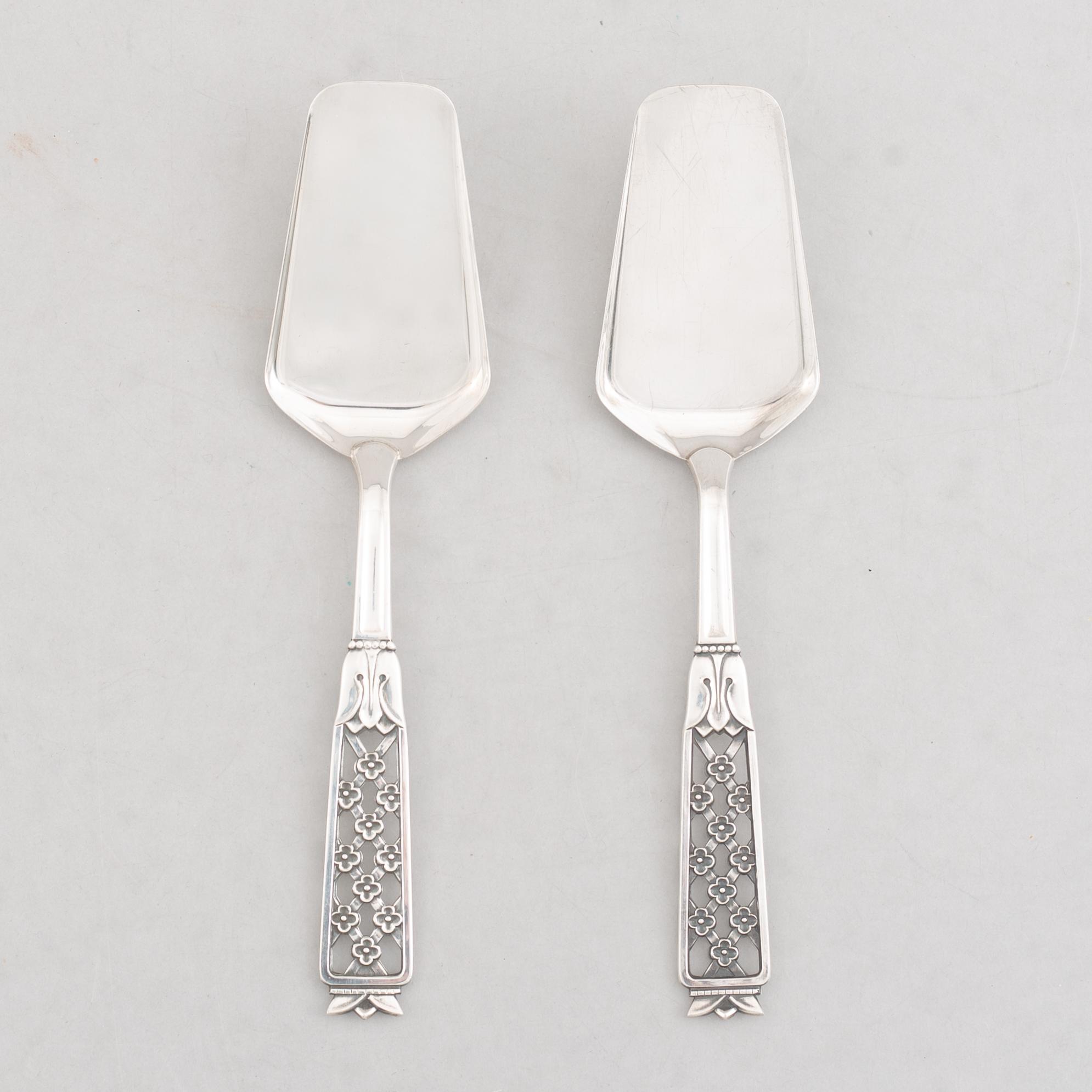 A Pair of Silver Servers, model Prinsess, Cesons Guldvaru AB, Gothenburg 1965-1987.