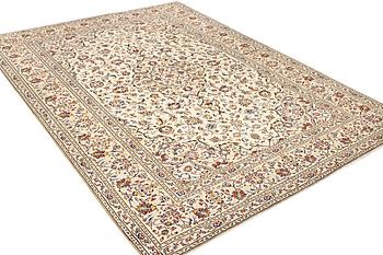 A Keshan carpet, c. 347 x 250 cm.