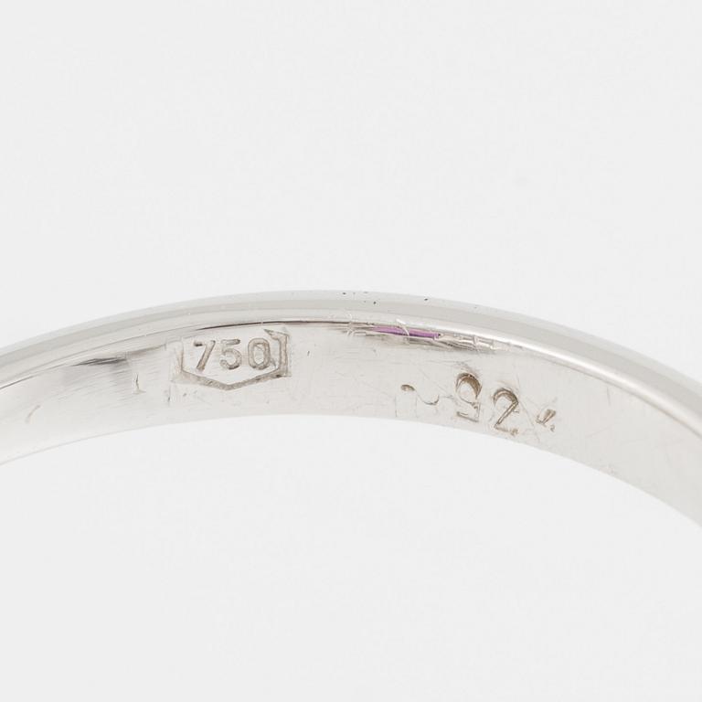 Ring, 18K white gold with pink sapphire and brilliant-cut diamonds.