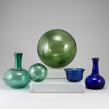 Five glass objects, 20th century.