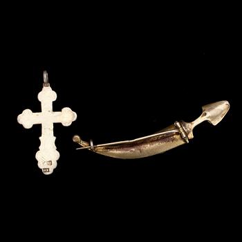 BROSCH samt KORS/HÄNGE, silver och emalj, Ryssland sekelskiftet 1800/1900.