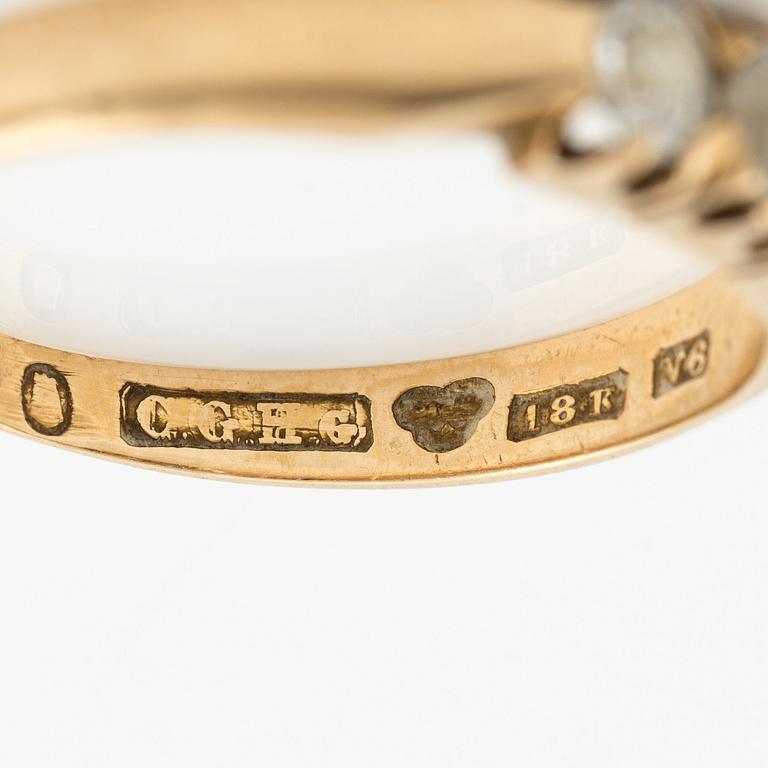 Ringar, 2 st,  14K guld respektive 18K guld med små diamanter.