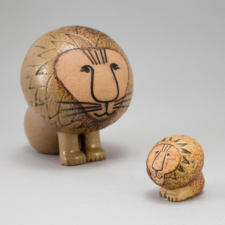 2 stoneware figurines by Lisa Larson for Gustavsberg. Lions of the "Afrika" series, produced from 1968 thru 1975.