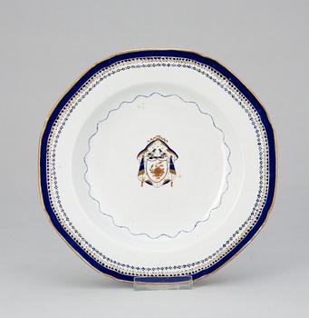 453. A Qing dynasty, Jiaqing (1796-1820) blue and gilt plate.