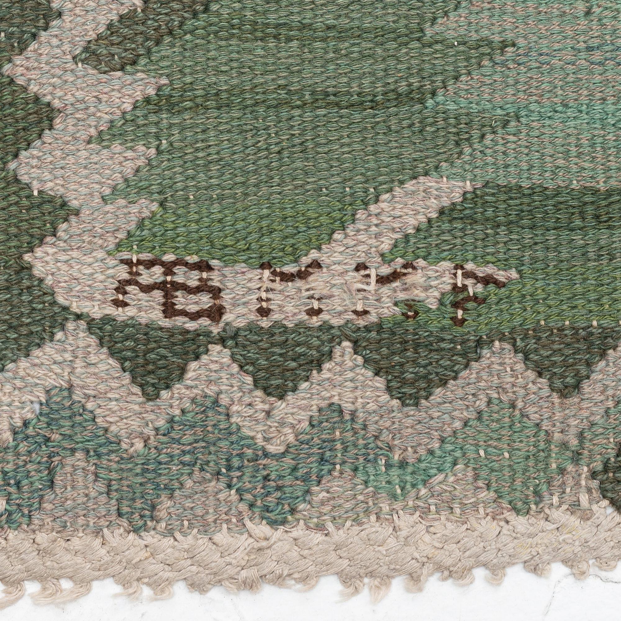 Barbro Nilsson, matta, "Strålblomman, grön", gobelängteknik, ca 516 x 310 cm, signerad AB MMF BN ANNO DOMINE 1954.