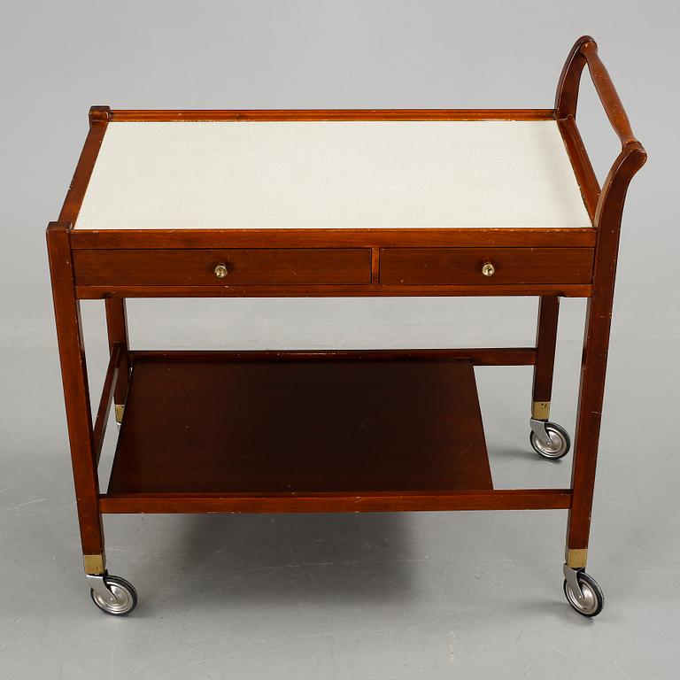 SERVERINGSVAGN, 1900-talets mitt.