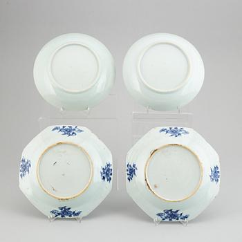 Four (2+2) blue and white dishes, Qing dynasty, 18-19th century.