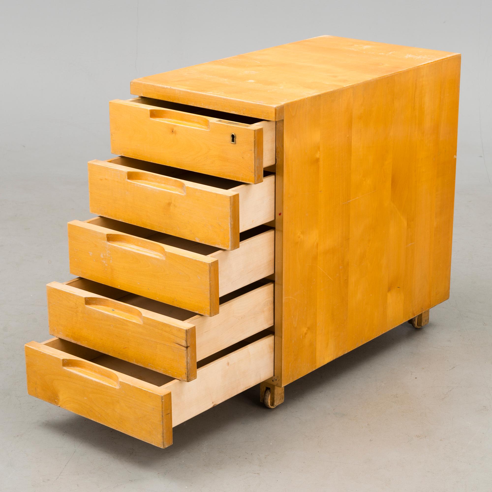 An early 1930s 'B96' drawer unit for O.Y. Huonekalu-ja Rakennustyötehdas A.B. Finland.