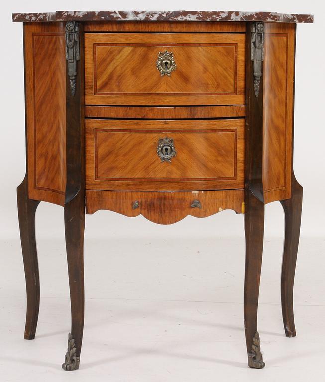 BYRÅ, Louis XVI-stil, 1900-tal.