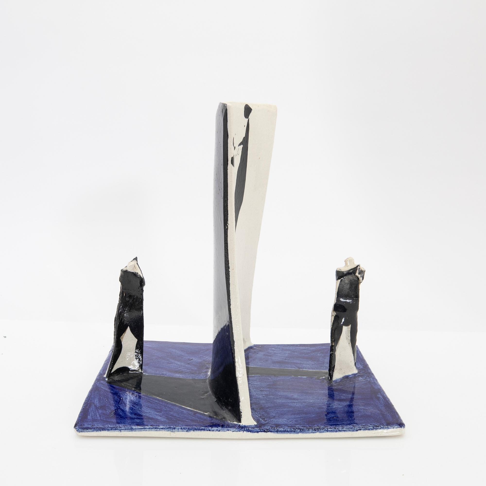 Timo Sarvimäki, Skulptur, "Skugglek", Rörstrand, 1970-tal.