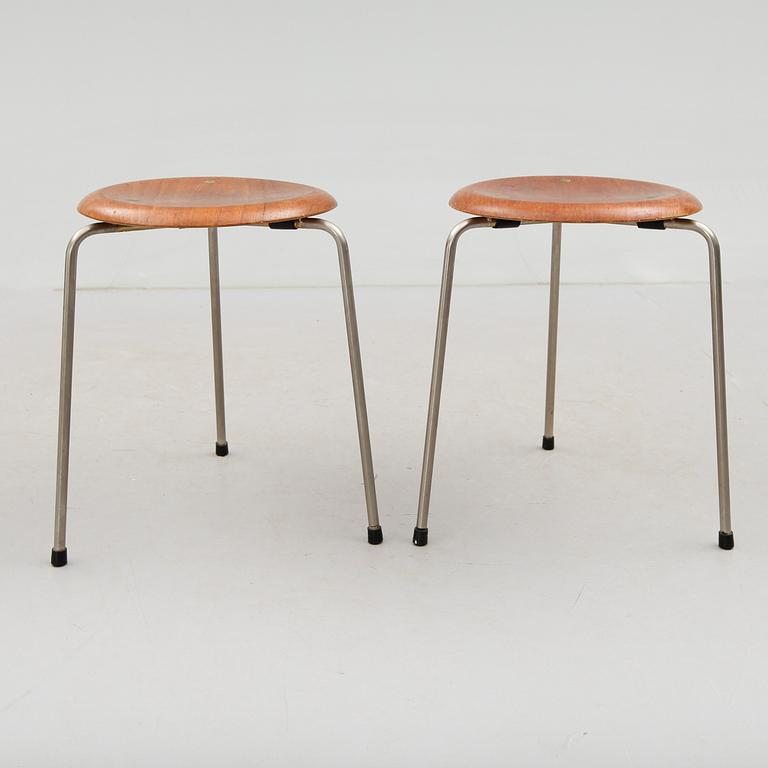 PALLAR, 2 st,  Arne Jacobsen för Fritz Hansen.