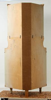 HÖRNVITRINSKÅP, gustaviansk stil, 1900-tal.