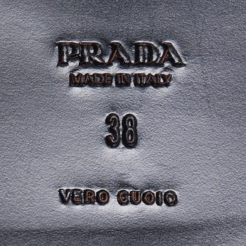 SKOR, Prada.