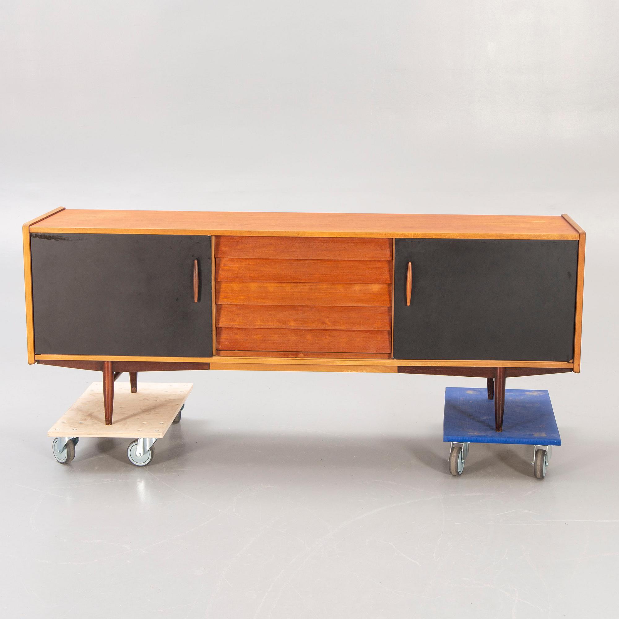 Nils Jonsson sideboard Trio Troeds Bjärnum möbler 1960-tal.