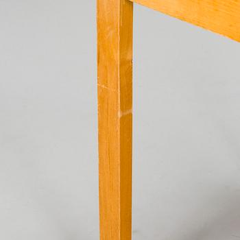 Alvar Aalto, kirjoituspöytä, "K81", O.Y. Huonekalu-ja Rakennustyötehdas A.B. 1900-luvun puoliväli.