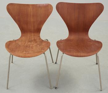 STOLAR, ett par, "Sjuan", Arne Jacobsen, Fritz Hansen.