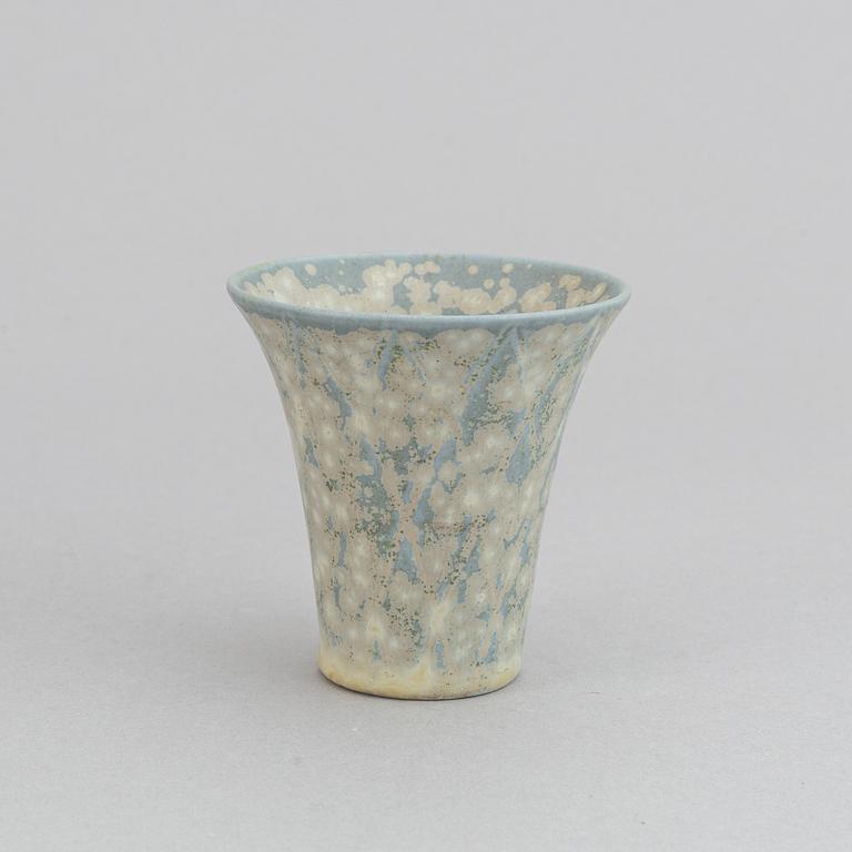 Gunnar Nylund, a set of two stoneware jugs and a vase, Rörstrand, 1950's/60's.