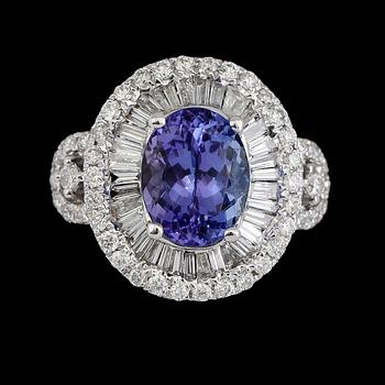 RING, 18K vitguld, diamanter tot ca 1.00 ct, tanzanit ca 2.65 ct.