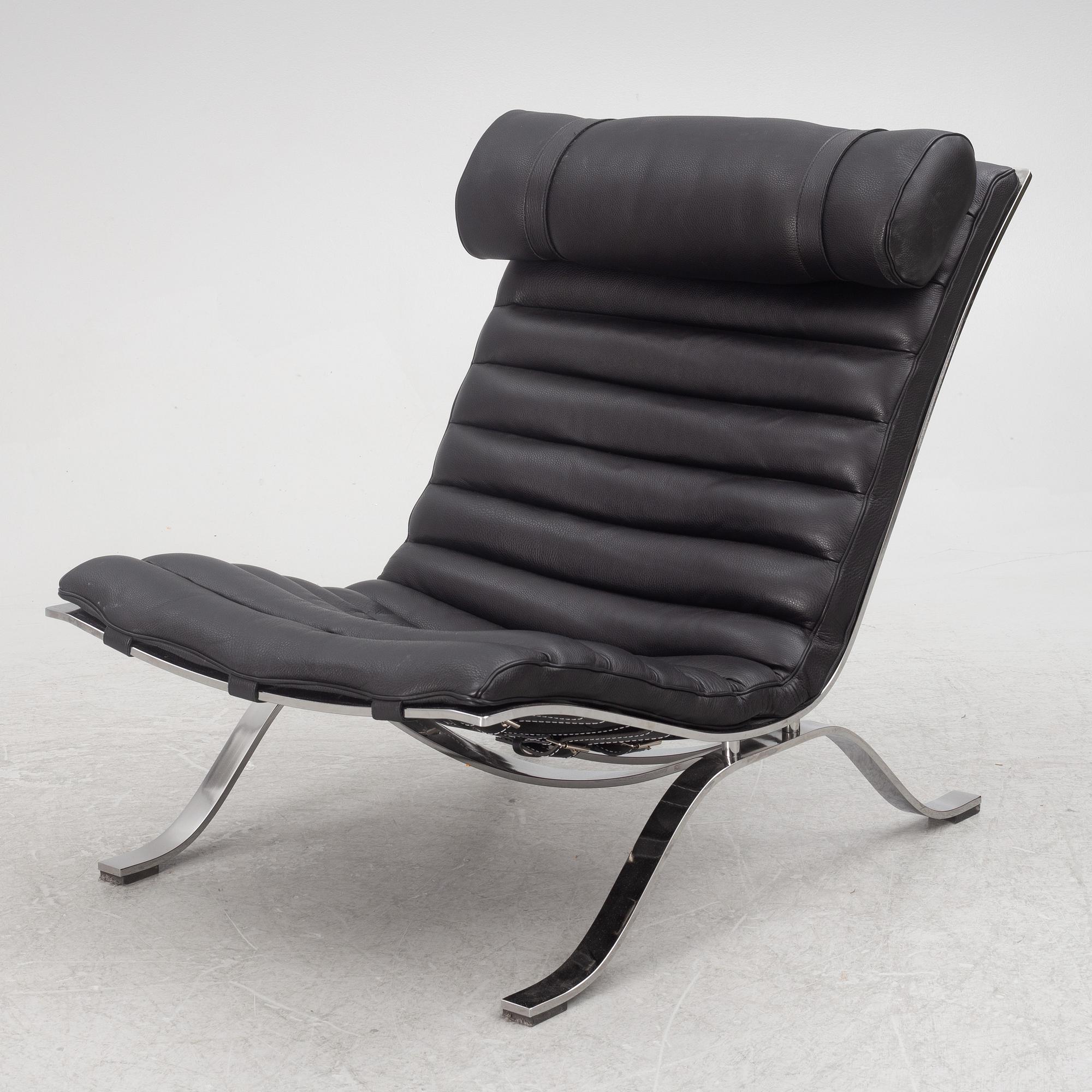 Arne Norell, an 'Ari' lounge chairs, Norell Möbler, late 20th Century.