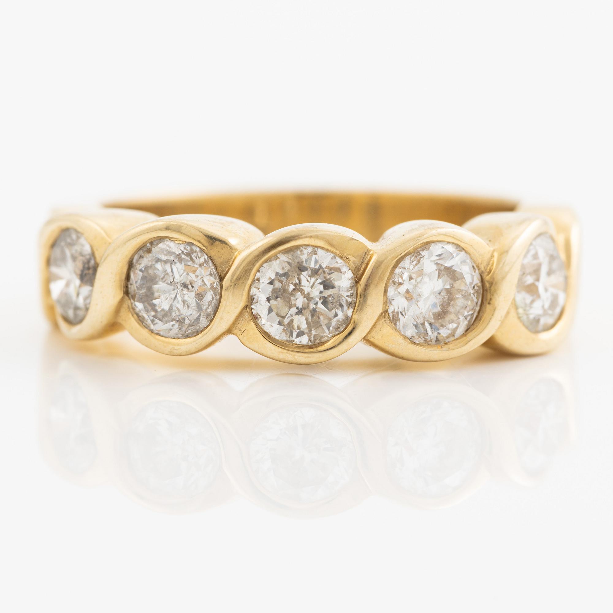 Ring, 14K gold with five brilliant-cut diamonds.