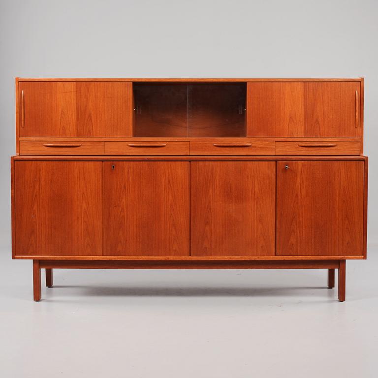 SIDEBOARD, 1900-talets tredje kvartal.