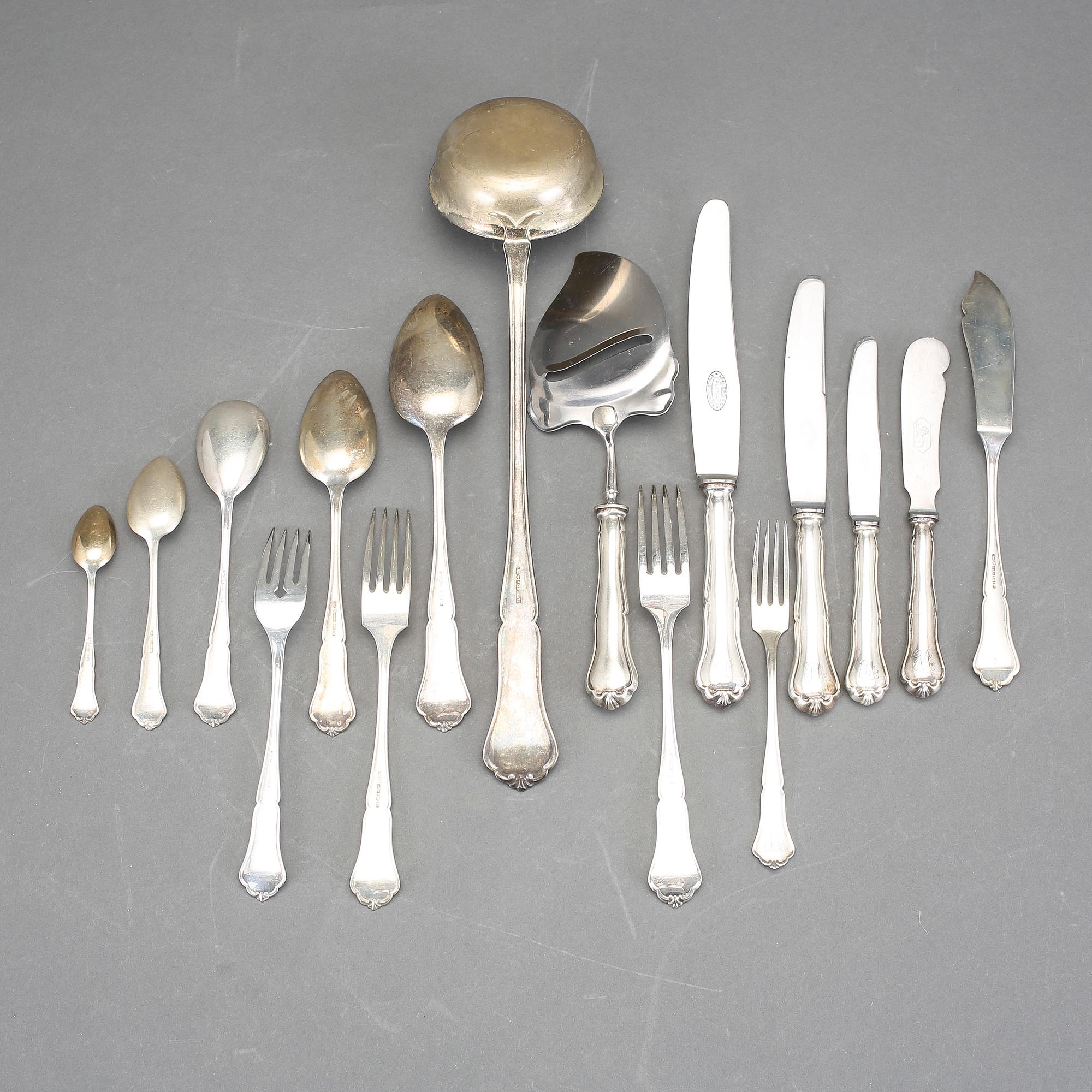 BESTICKSERVIS, 158 st, silver, liknande svenska modellen "Viktoria", Kultakeskus Oy, Tavastehus, 1940. Tot vikt ca 3860g.