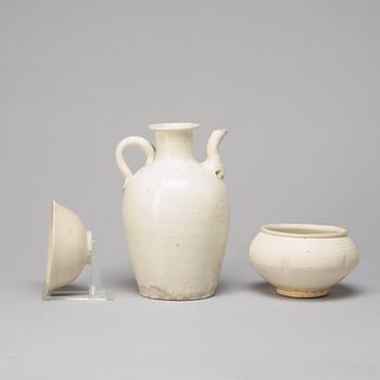 KANNA, KRUKA samt SKÅL, keramik. Sydostasien, troligen 1500-1600-tal.