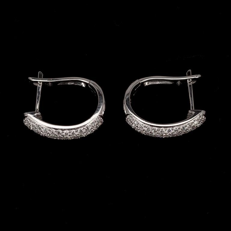 ÖRHÄNGEN, vitguld 18K, briljantslipade diamanter tot. 0,53 ct. Paino 3,2 ct.