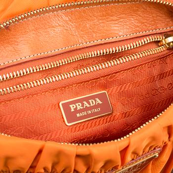 VÄSKA, Prada.