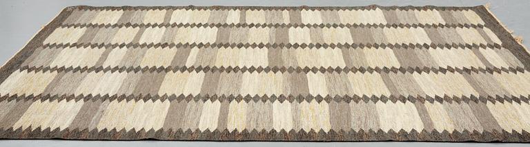 Berit Koenig, matto, "Viggen, grå", flat weave, ca 252-253,5 x 189-192 cm, signed SH BK.