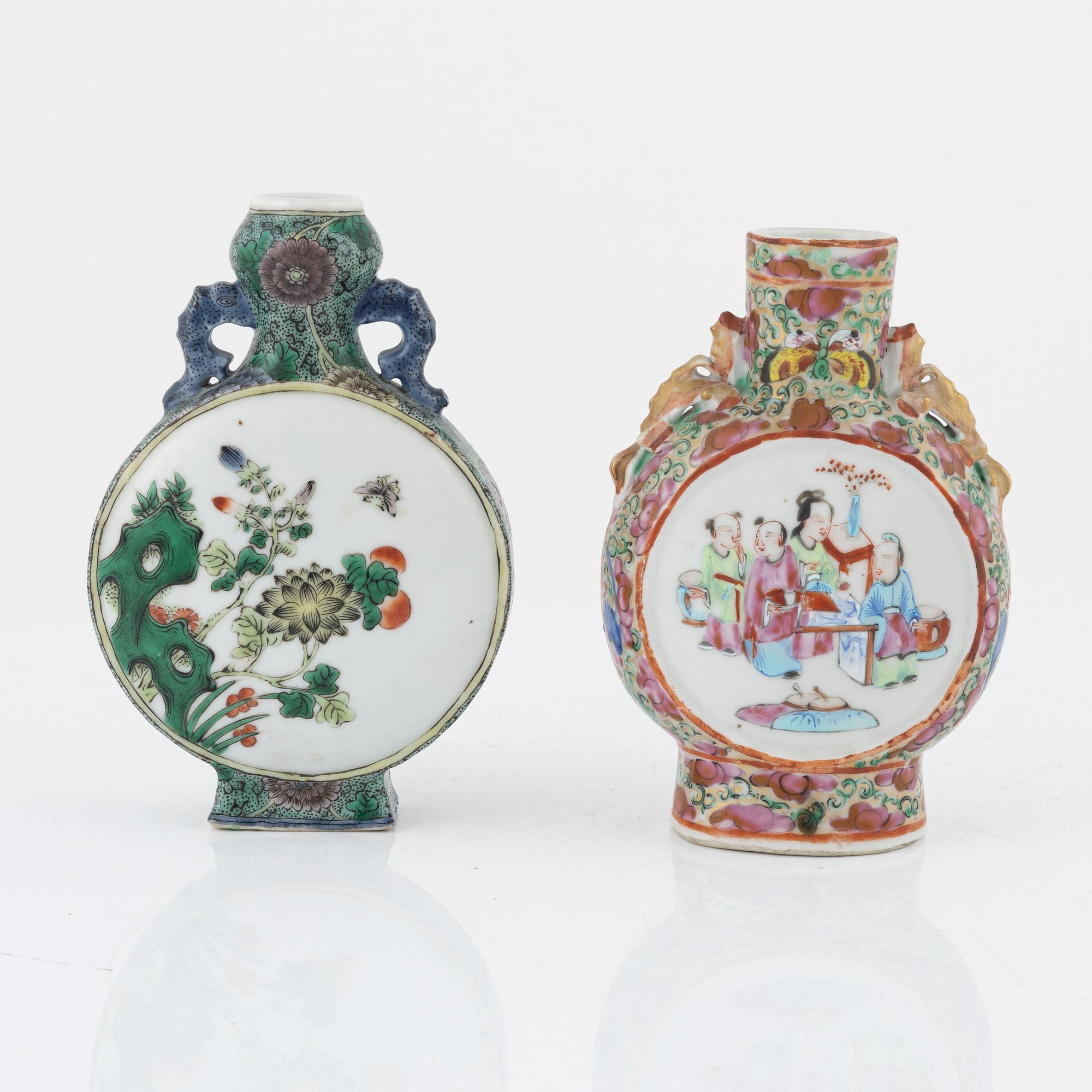 Two porcelain moon flasks, China, Qing dynasty, 19th-20th century.