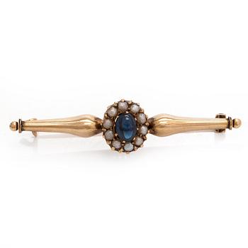 Brooch, cabochon cut sapphire, pearls, 14K (56) gold.