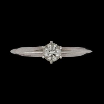 RING, 18k vitguld med briljantslipad diamant, ca 0,20 ct, Tiffany, 1900-talets andra hälft. Vikt ca 3 g.
