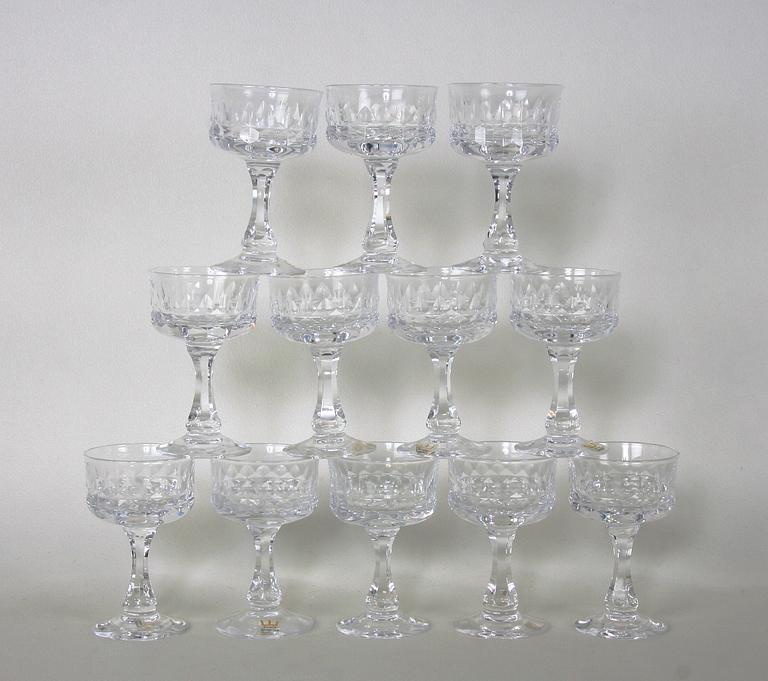 GLASSERVIS, 44 delar, Kosta.