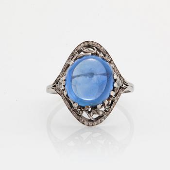 796. A RING set with a cabochon-cut sapphire.