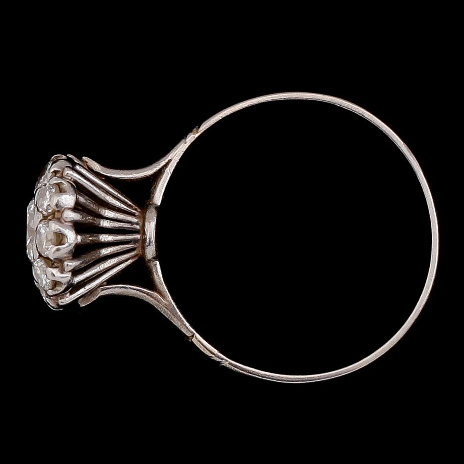 RING, 18 k vitguld, briljantslipade diamanter. Vikt ca 3,4 g.