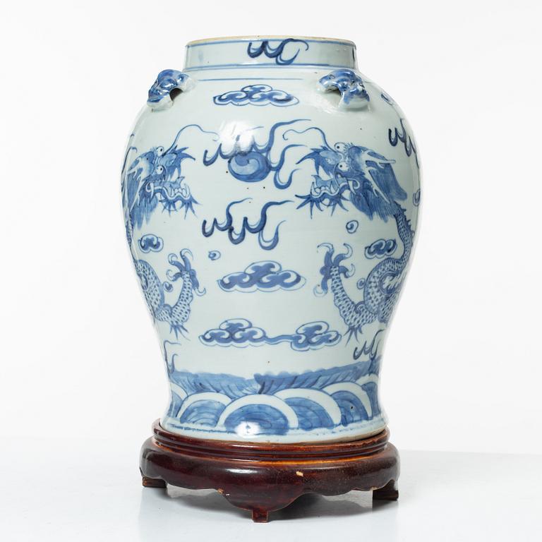 Vas, porslin. Sen Qingdynasti, omkring 1900.