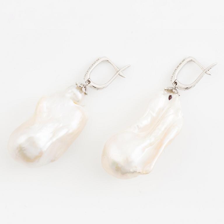 Earrings 18K white gold with cultured baroque freshwater pearls and brilliant-cut diamonds.