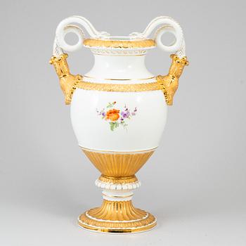 A Meissen decorative porcelaine vase.
