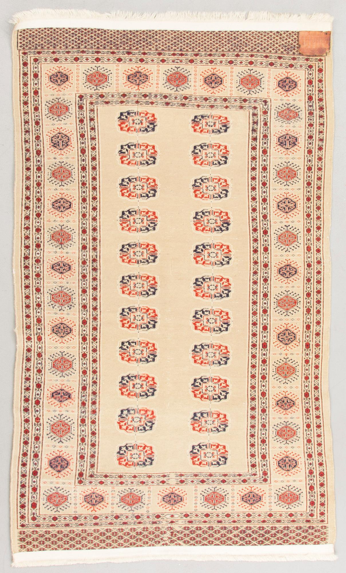 MATTA, Pakistan. Ca 150x89 cm.