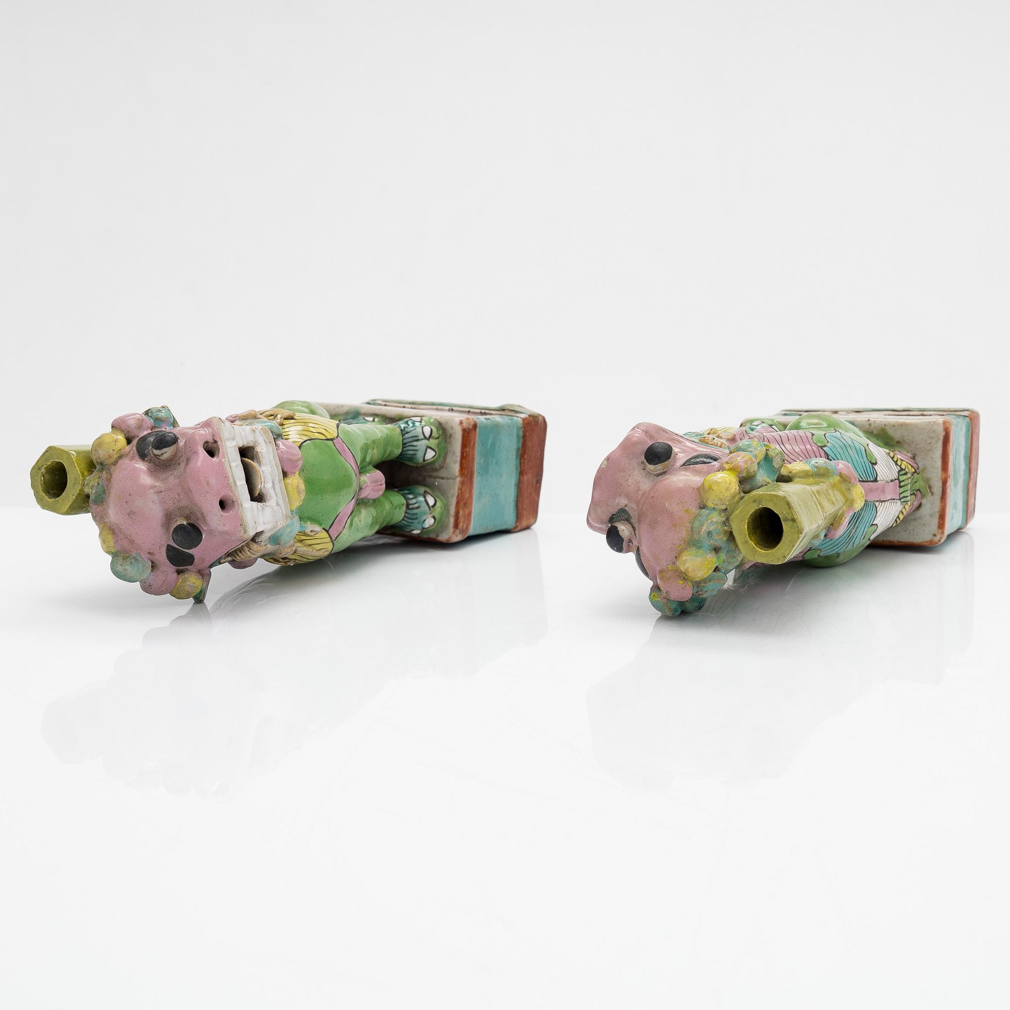 A pair of glazed cramic Fo dogs, Jiaqing (1796-1820), Qing dynasty, China.