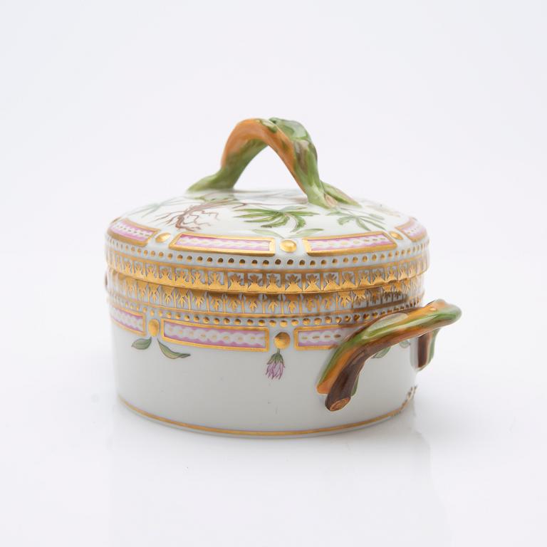 Royal Copenhagen, Sugar bowl with lid, porcelain. "Flora Danica", Royal Copenhagen, Denmark, 20th century.