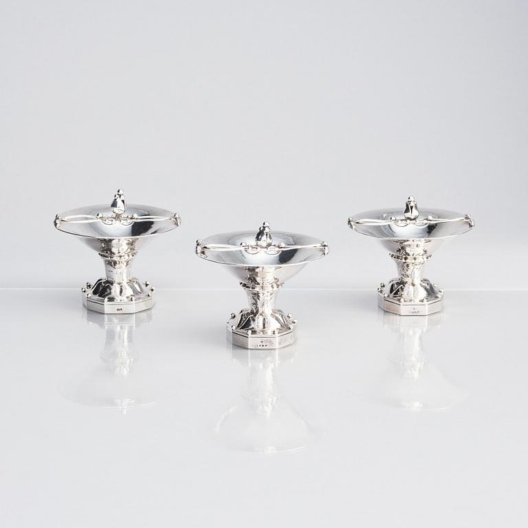 Georg Jensen, a set of three 830/1000 silver bowls, Copenhagen 1918 (1915-1919), design nr 42, Swedish import marks GAB F 1918.