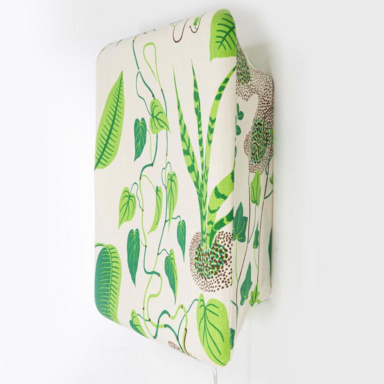 Firma Svenskt Tenn, David Taylor, an 'F-Air' wall lamp.