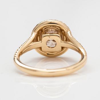 A 14K gold ring with dimaonds ca. 1.54 ct in total. AIG-certificate.